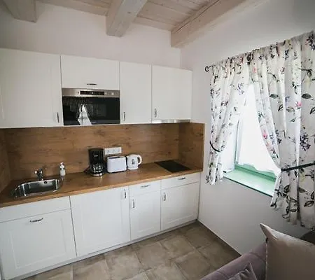 Borostyán Porta Lesencetomaj