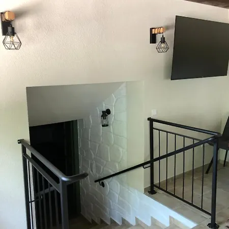 Borostyan Porta *